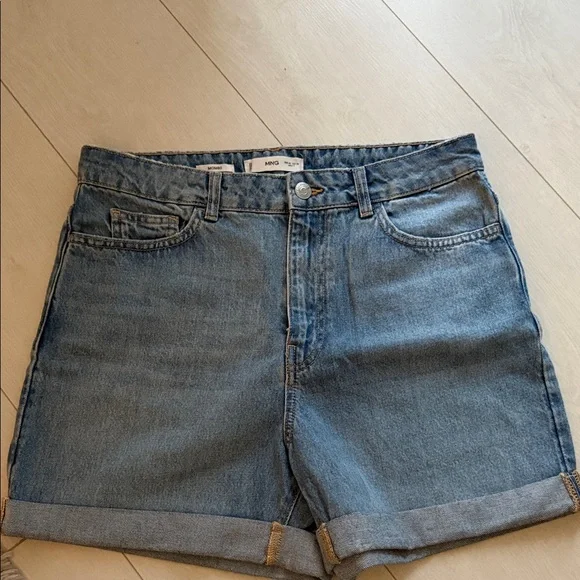 Shorts - Picture 3 of 4